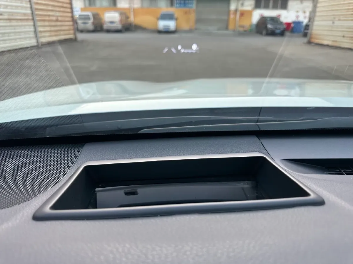 2021 Toyota Camry 2.5L 209HP L4 8AT,autocango,china used car exporter,china ev exporter,chinese used car exporter,chinese used ev exporter