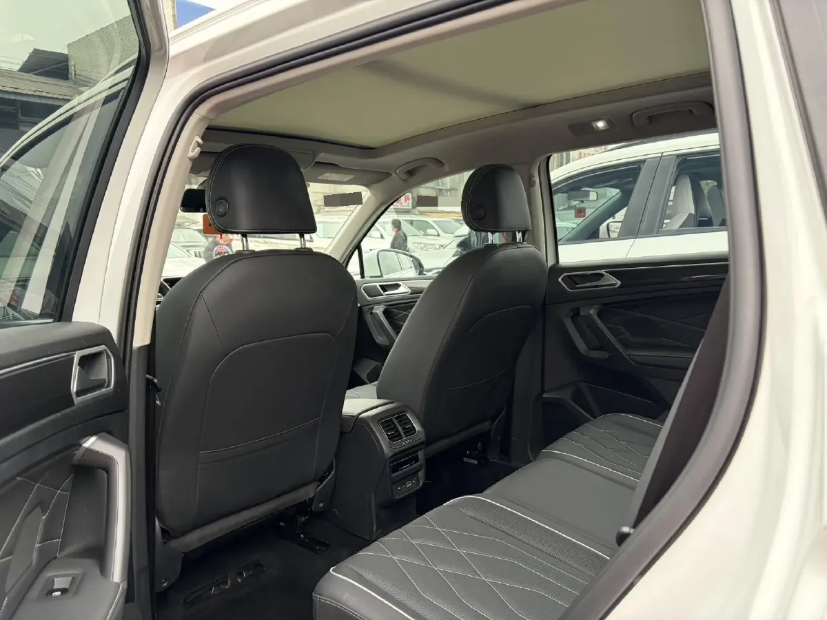 2023 Volkswagen Tiguan L 1.5T 160HP L4 7DCT,autocango,china used car exporter,china ev exporter,chinese used car exporter,chinese used ev exporter