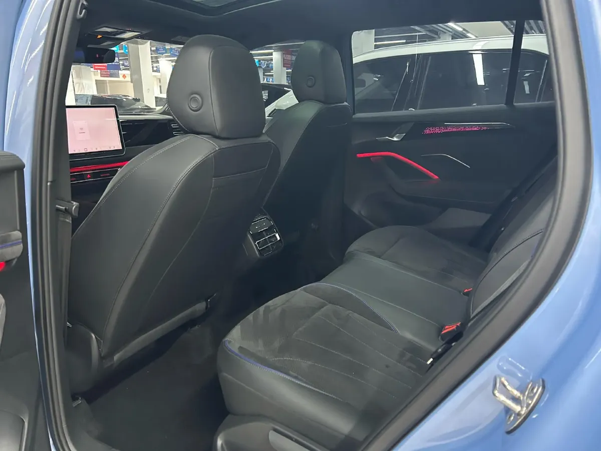 2024 Volkswagen Tiguan L 2.0T 220HP L4 7DCT,autocango,china used car exporter,china ev exporter,chinese used car exporter,chinese used ev exporter