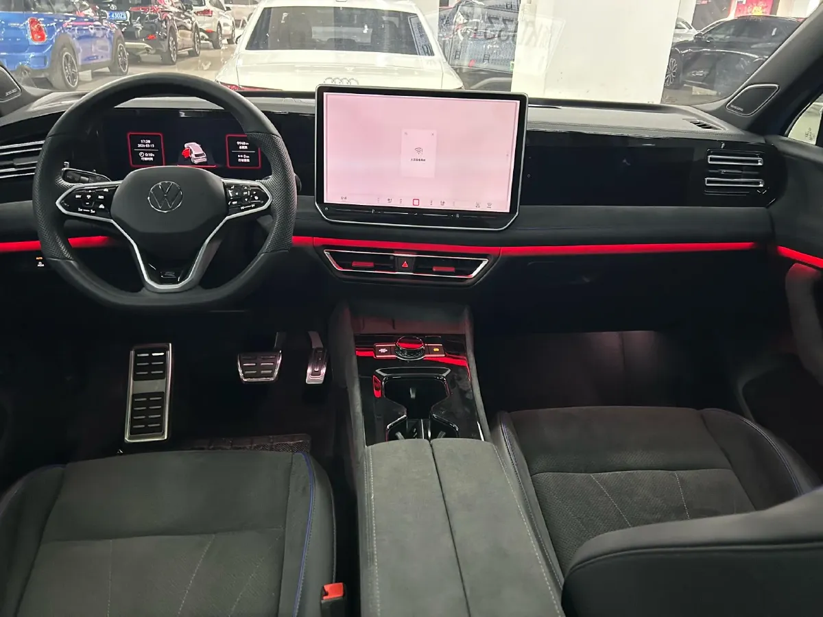 2024 Volkswagen Tiguan L 2.0T 220HP L4 7DCT,autocango,china used car exporter,china ev exporter,chinese used car exporter,chinese used ev exporter