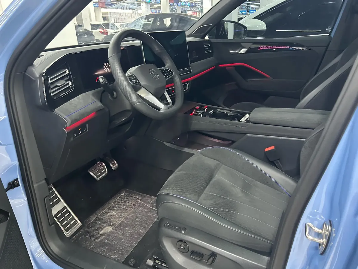 2024 Volkswagen Tiguan L 2.0T 220HP L4 7DCT,autocango,china used car exporter,china ev exporter,chinese used car exporter,chinese used ev exporter