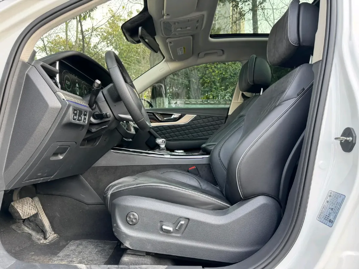 2019 HongQi HS5 2.0T 224HP L4 6AT,autocango,china used car exporter,china ev exporter,chinese used car exporter,chinese used ev exporter