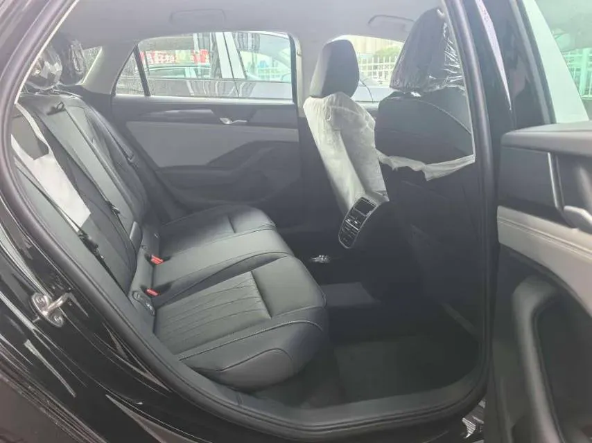 2024 Volkswagen Magotan 1.5T 160HP L4 7DCT,autocango,china used car exporter,china ev exporter,chinese used car exporter,chinese used ev exporter