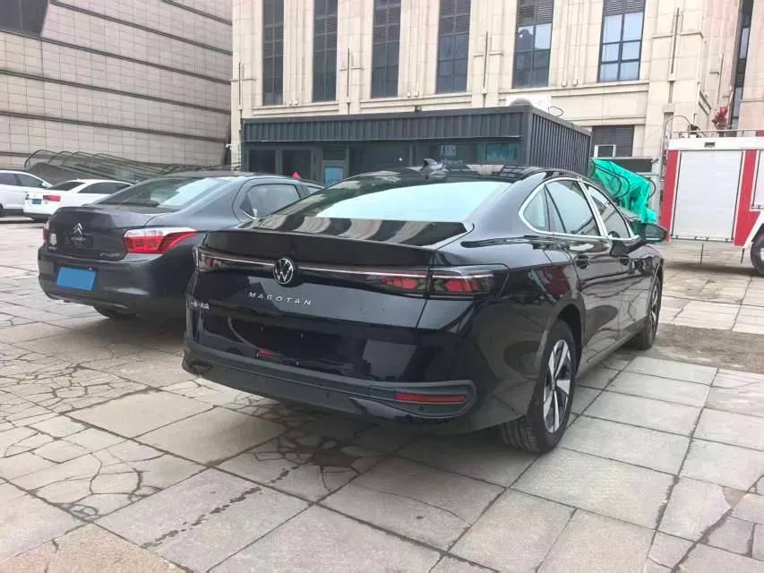 2024 Volkswagen Magotan 1.5T 160HP L4 7DCT,autocango,china used car exporter,china ev exporter,chinese used car exporter,chinese used ev exporter