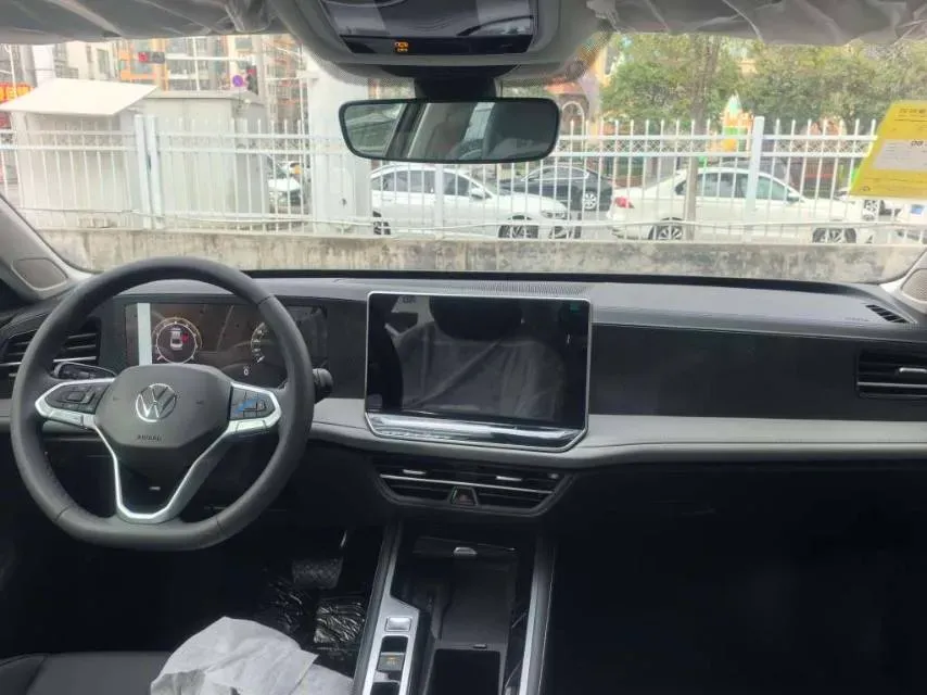 2024 Volkswagen Magotan 1.5T 160HP L4 7DCT,autocango,china used car exporter,china ev exporter,chinese used car exporter,chinese used ev exporter