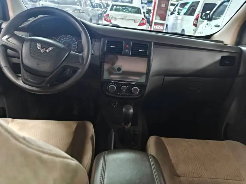 2016 WuLing RongGuang V 1.5L 112HP L4 5MT,autocango,china used car exporter,china ev exporter,chinese used car exporter,chinese used ev exporter