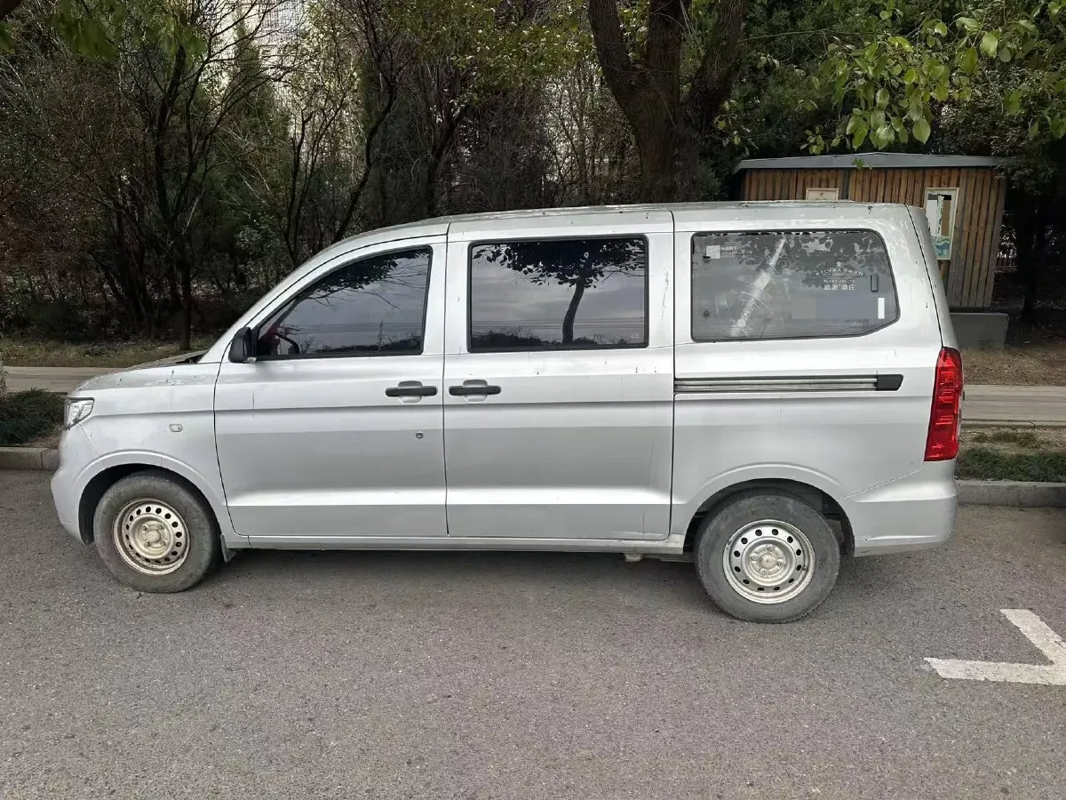 2022 WuLing HongGuang V 1.2L 76HP L4 5MT,autocango,china used car exporter,china ev exporter,chinese used car exporter,chinese used ev exporter