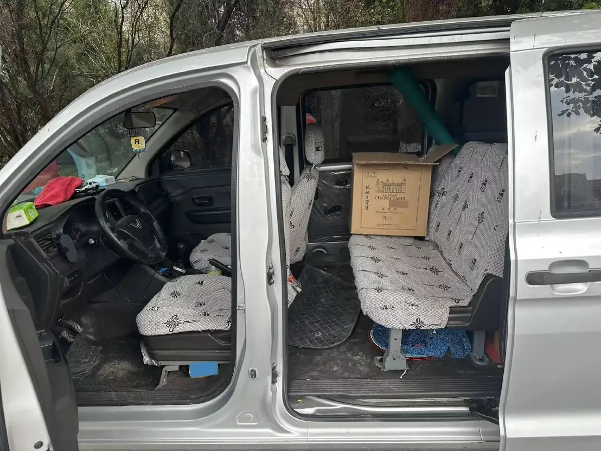 2022 WuLing HongGuang V 1.2L 76HP L4 5MT,autocango,china used car exporter,china ev exporter,chinese used car exporter,chinese used ev exporter