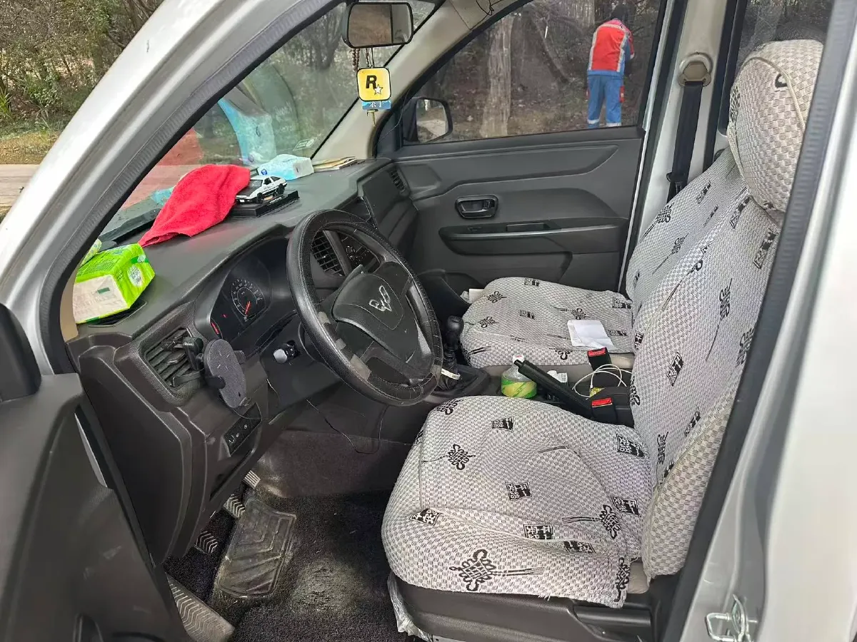 2022 WuLing HongGuang V 1.2L 76HP L4 5MT,autocango,china used car exporter,china ev exporter,chinese used car exporter,chinese used ev exporter