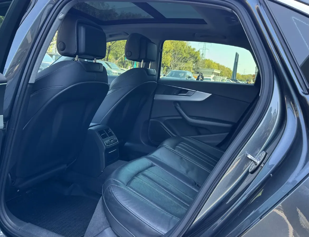 2020 Audi A4L 2.0T 190HP L4 7DCT,autocango,china used car exporter,china ev exporter,chinese used car exporter,chinese used ev exporter