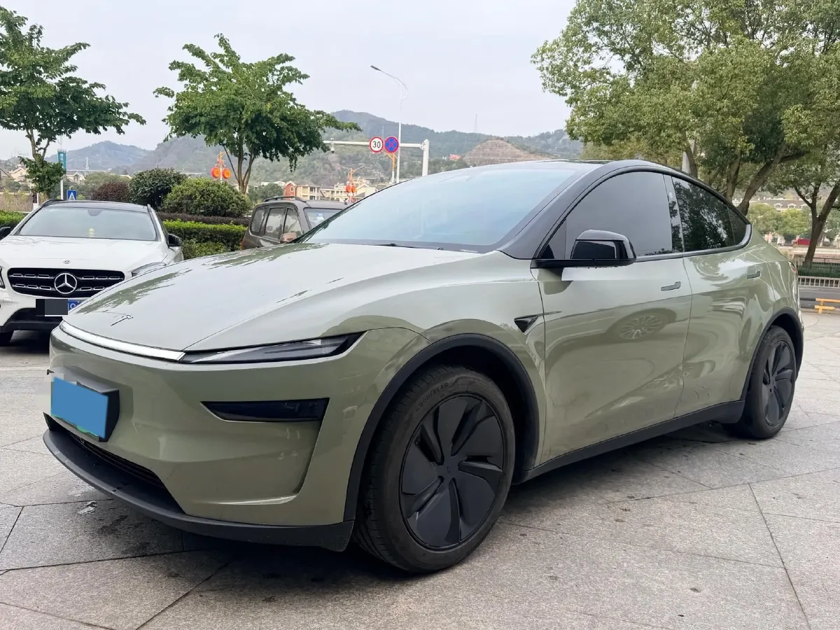 2025 Tesla Model Y BEV 62.5KWH,autocango,china used car exporter,china ev exporter,chinese used car exporter,chinese used ev exporter