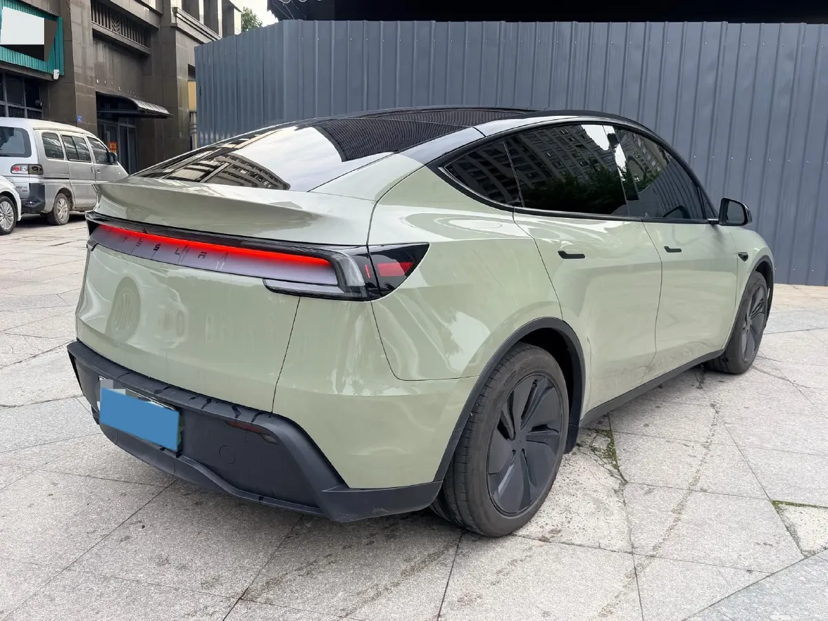 2025 Tesla Model Y BEV 62.5KWH,autocango,china used car exporter,china ev exporter,chinese used car exporter,chinese used ev exporter