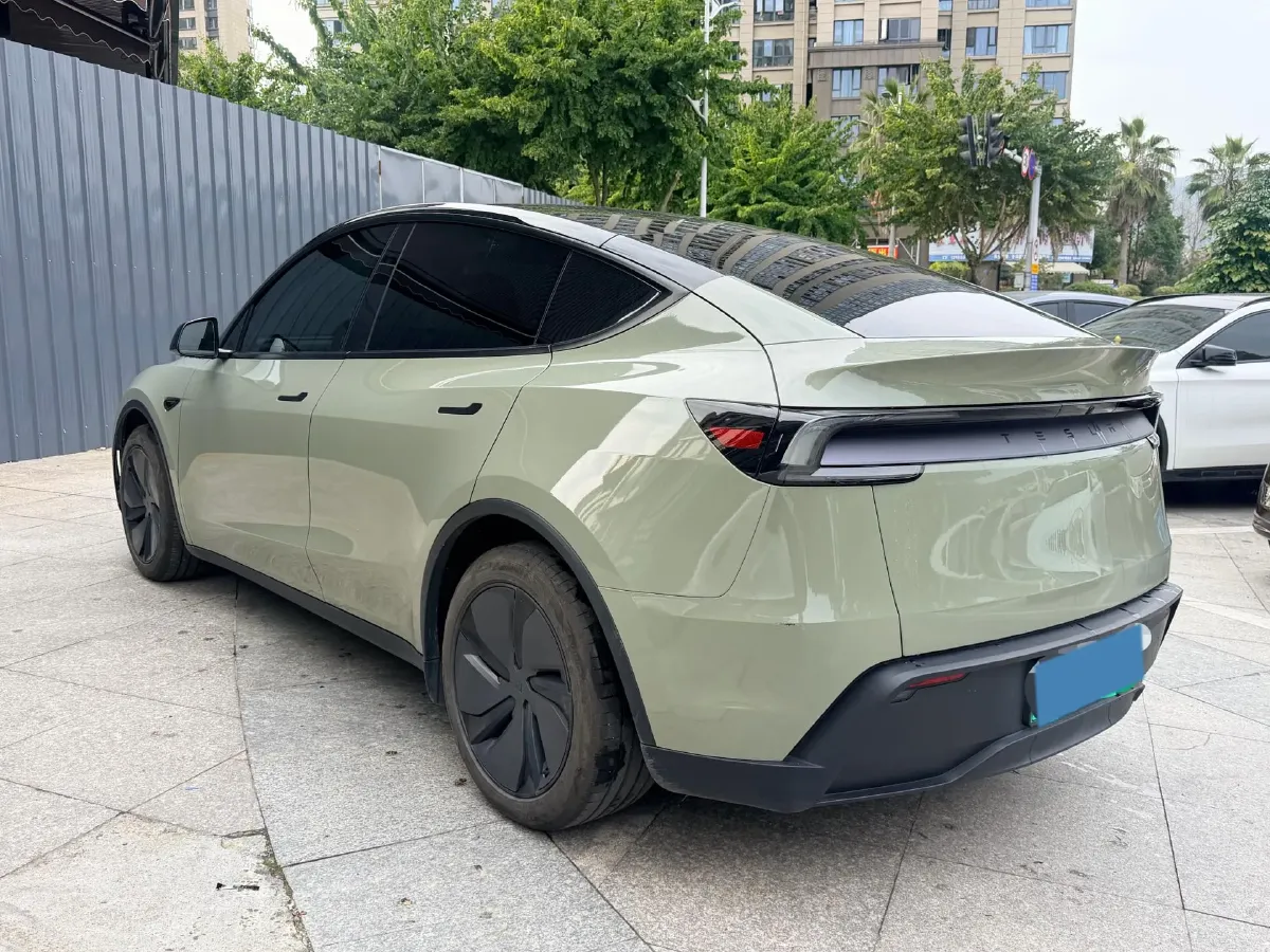 2025 Tesla Model Y BEV 62.5KWH,autocango,china used car exporter,china ev exporter,chinese used car exporter,chinese used ev exporter