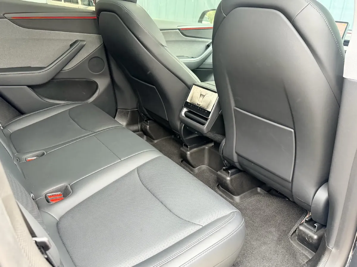 2025 Tesla Model Y BEV 62.5KWH,autocango,china used car exporter,china ev exporter,chinese used car exporter,chinese used ev exporter