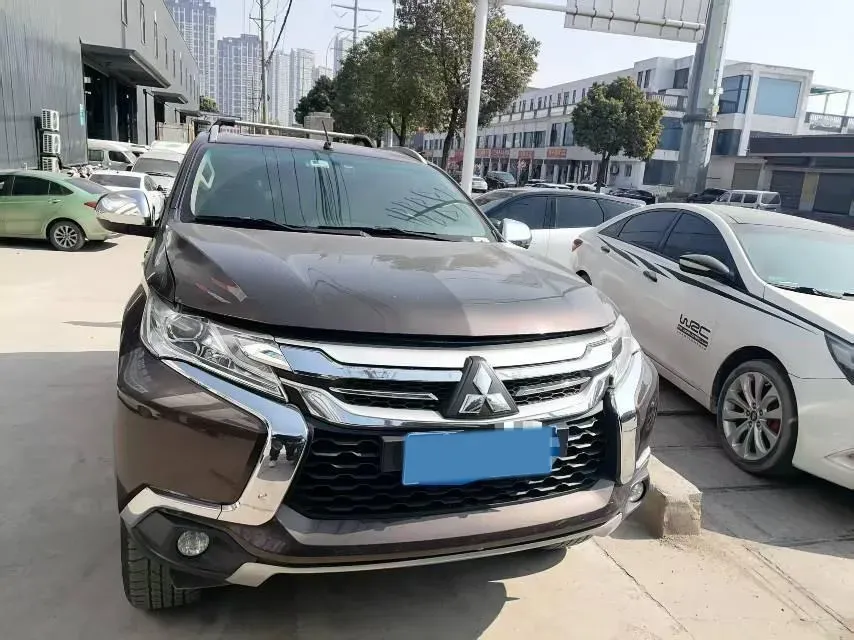 2019 Mitsubishi Pajero 3.0L 209HP V6 8AT,autocango,china used car exporter,china ev exporter,chinese used car exporter,chinese used ev exporter