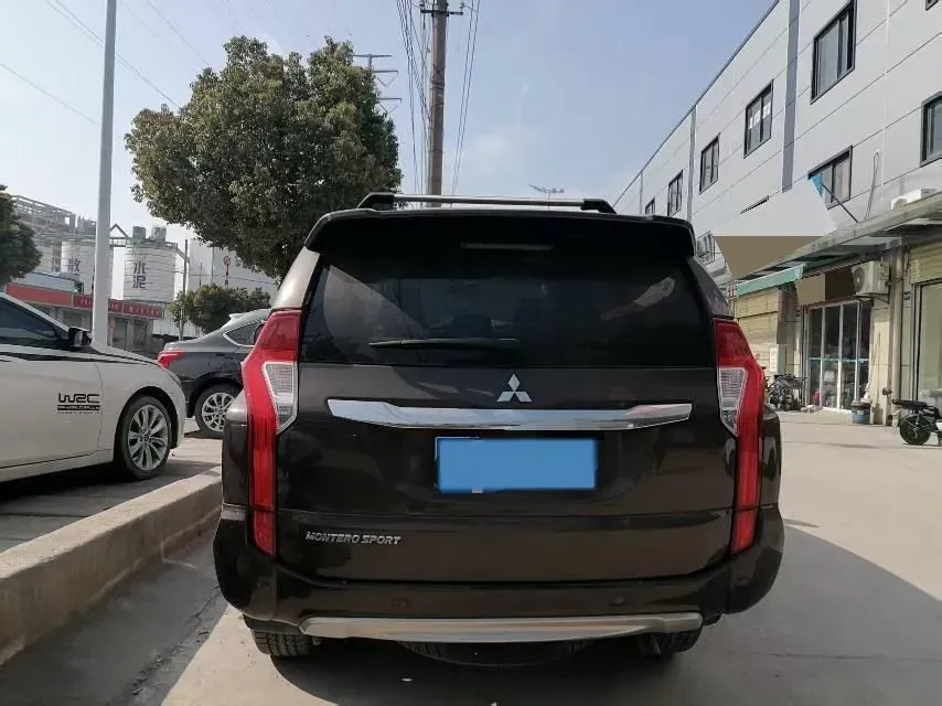 2019 Mitsubishi Pajero 3.0L 209HP V6 8AT,autocango,china used car exporter,china ev exporter,chinese used car exporter,chinese used ev exporter