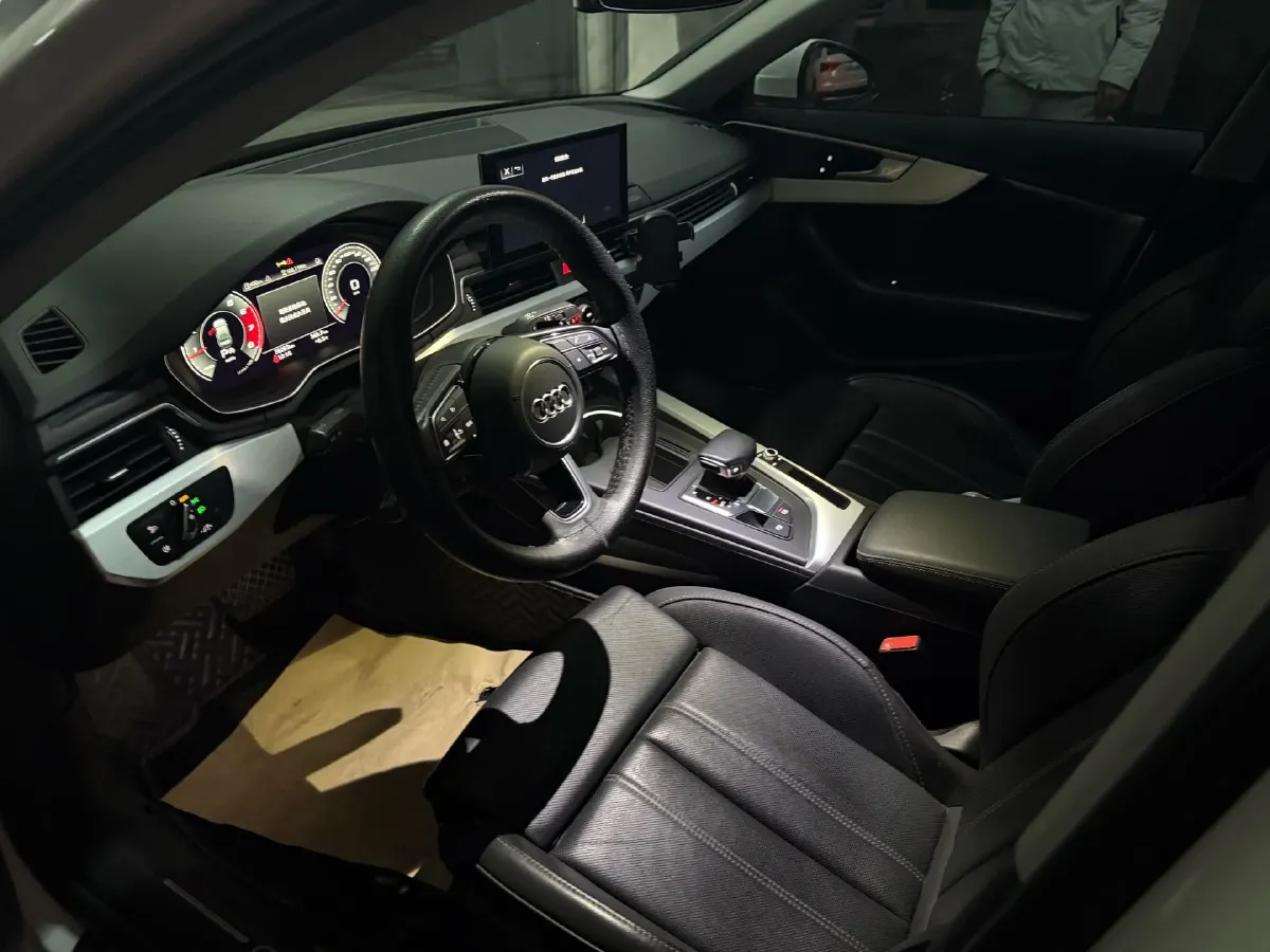 2020 Audi A4L 2.0T 190HP L4 7DCT,autocango,china used car exporter,china ev exporter,chinese used car exporter,chinese used ev exporter