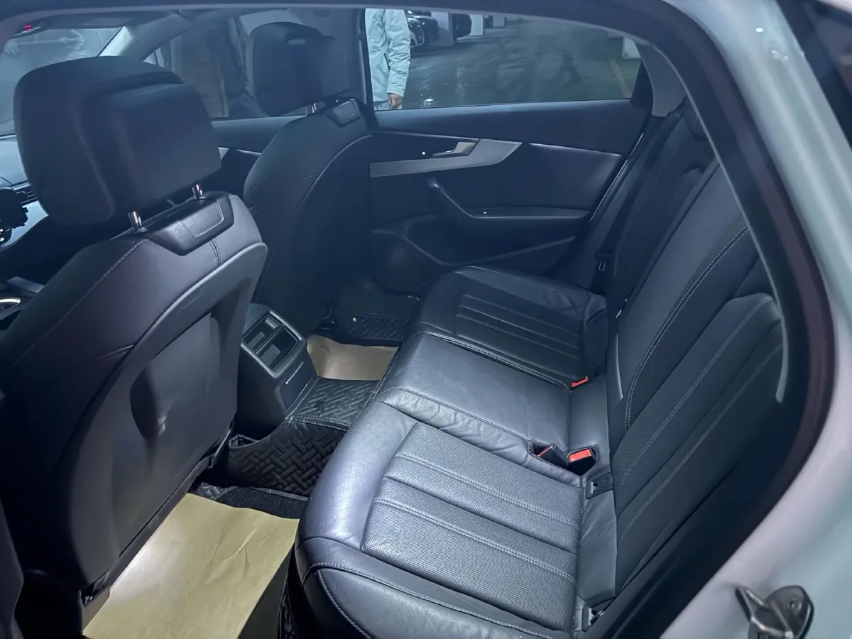 2020 Audi A4L 2.0T 190HP L4 7DCT,autocango,china used car exporter,china ev exporter,chinese used car exporter,chinese used ev exporter