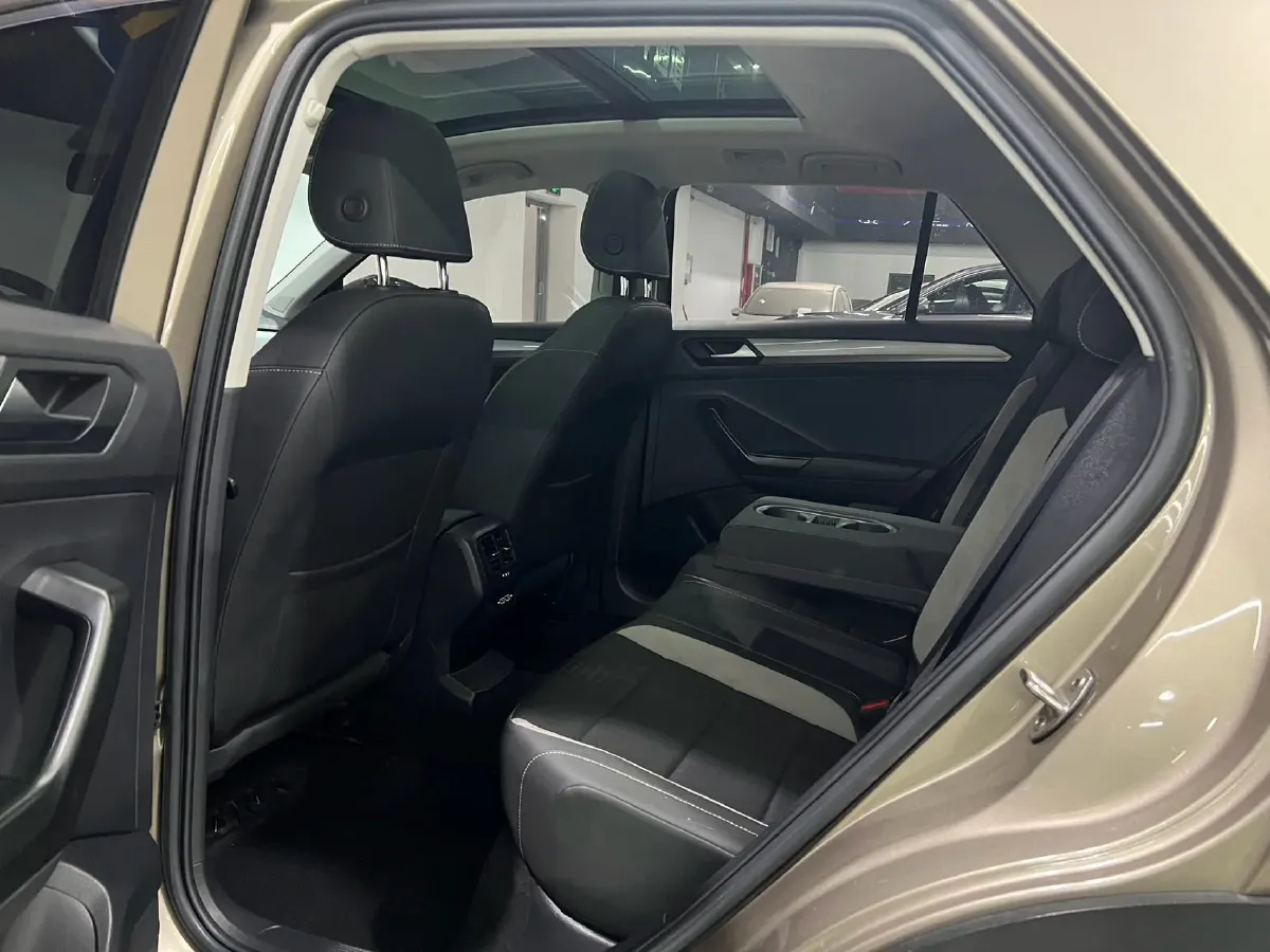 2022 Volkswagen T-Roc 1.4T 150HP L4 7DCT,autocango,china used car exporter,china ev exporter,chinese used car exporter,chinese used ev exporter