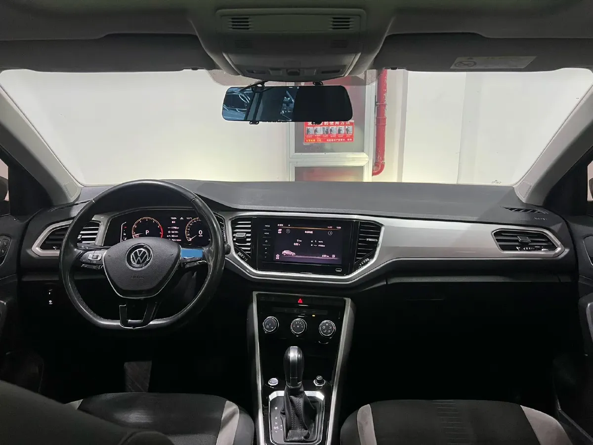 2022 Volkswagen T-Roc 1.4T 150HP L4 7DCT,autocango,china used car exporter,china ev exporter,chinese used car exporter,chinese used ev exporter