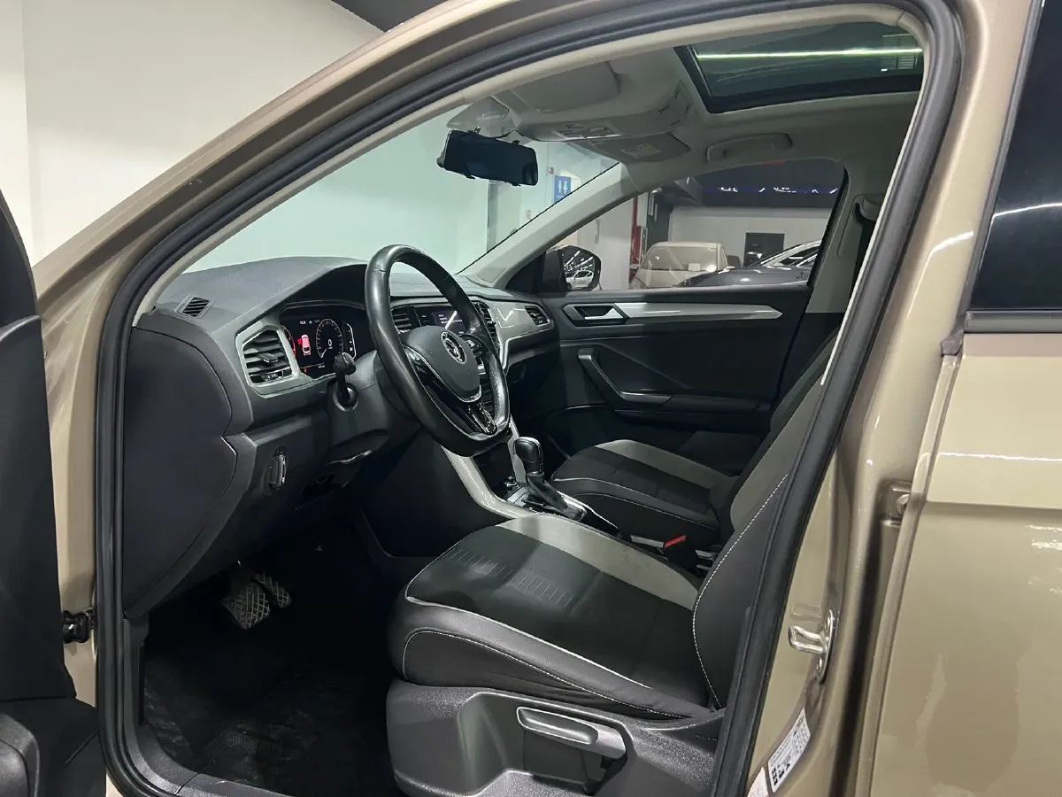 2022 Volkswagen T-Roc 1.4T 150HP L4 7DCT,autocango,china used car exporter,china ev exporter,chinese used car exporter,chinese used ev exporter