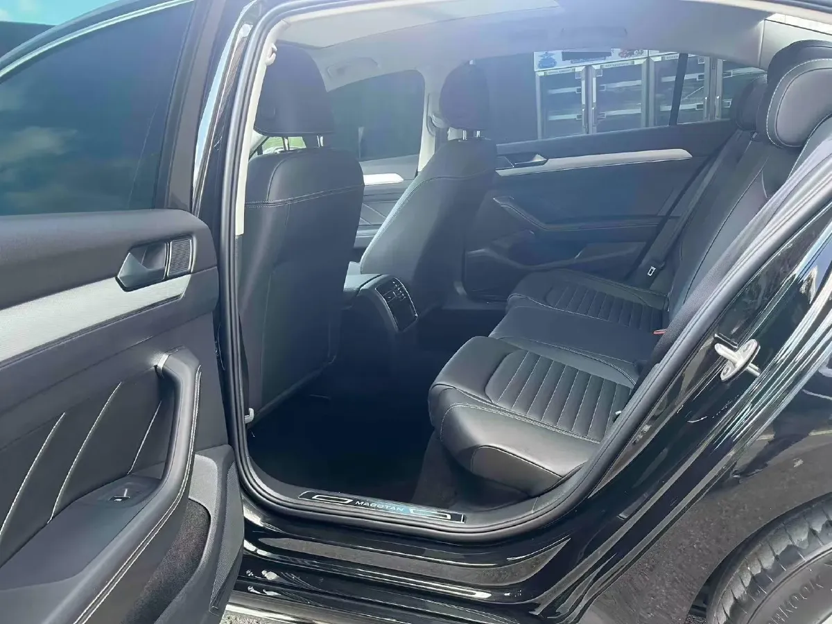 2025 Volkswagen Magotan 1.4T 150HP L4 7DCT,autocango,china used car exporter,china ev exporter,chinese used car exporter,chinese used ev exporter