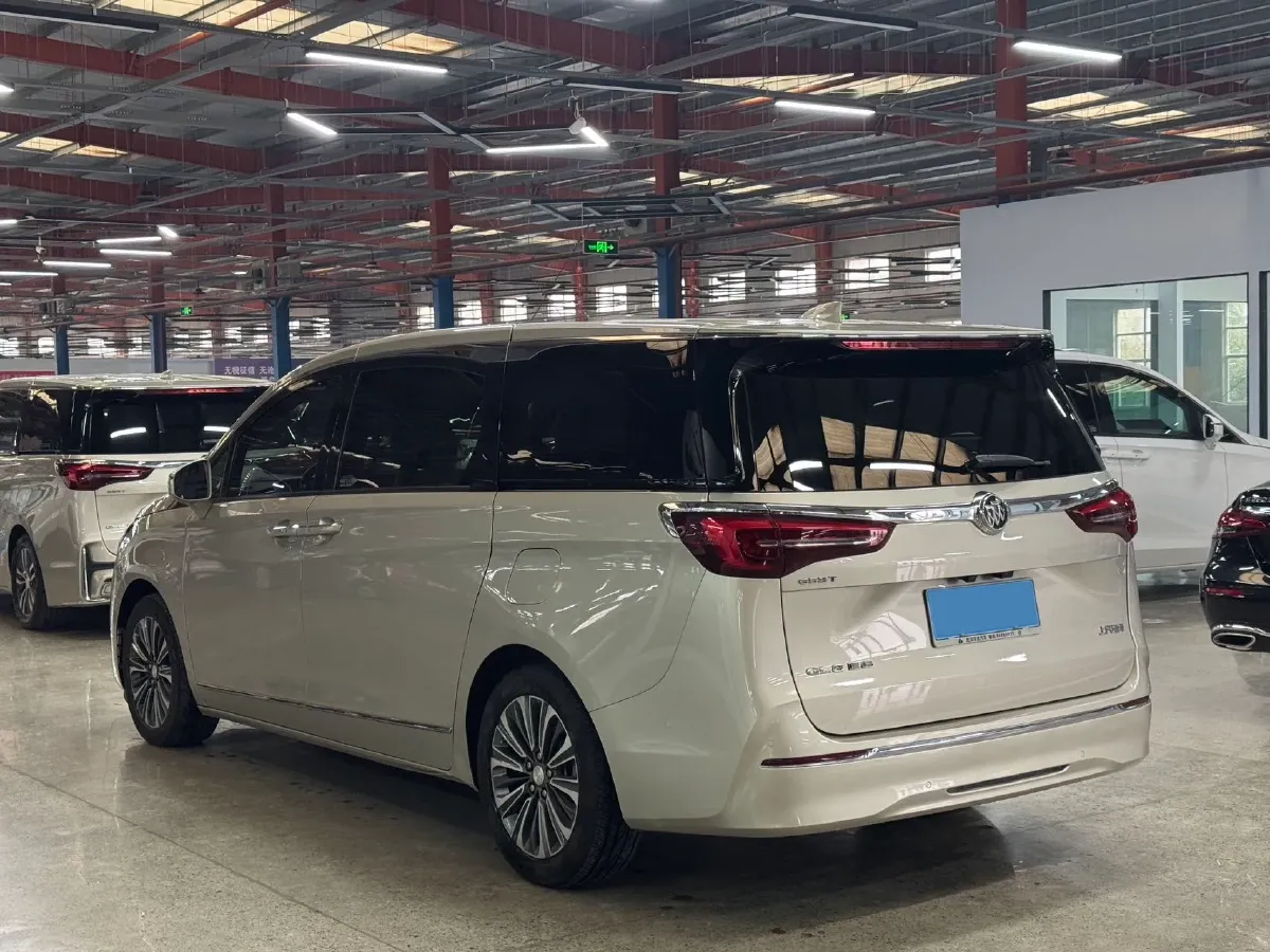 2022 Buick GL8 2.0T 237HP L4 9AT,autocango,china used car exporter,china ev exporter,chinese used car exporter,chinese used ev exporter