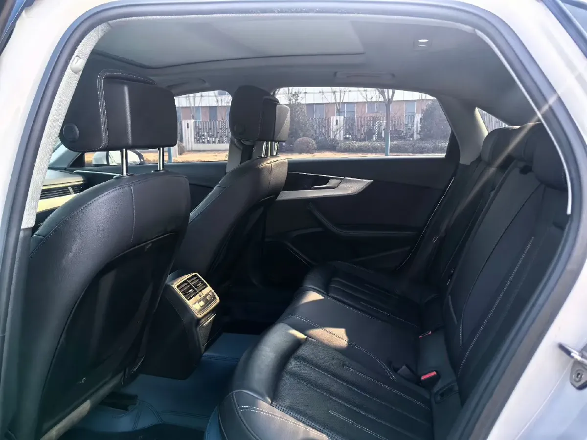 2020 Audi A4L 2.0T 190HP L4 7DCT,autocango,china used car exporter,china ev exporter,chinese used car exporter,chinese used ev exporter