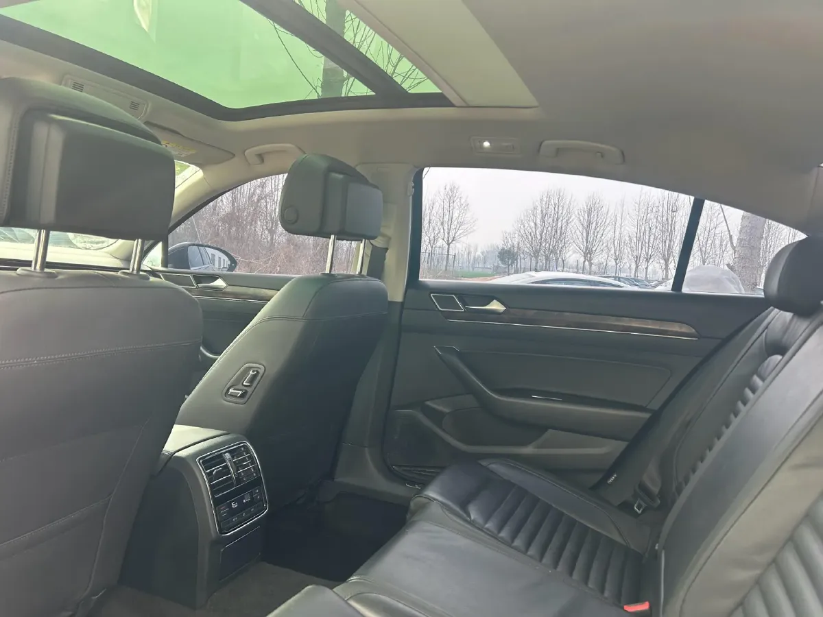 2019 Volkswagen Magotan 2.0T 186HP L4 7DCT,autocango,china used car exporter,china ev exporter,chinese used car exporter,chinese used ev exporter