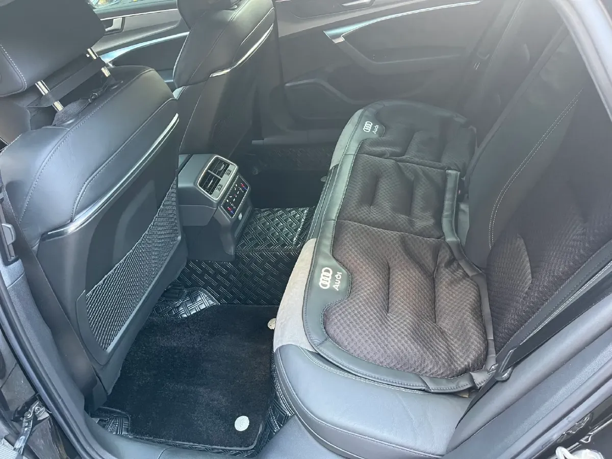 2021 Audi A6L 2.0T 224HP L4 7DCT,autocango,china used car exporter,china ev exporter,chinese used car exporter,chinese used ev exporter