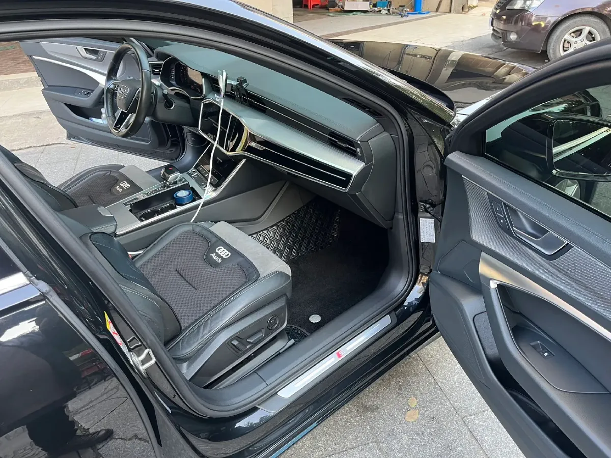 2021 Audi A6L 2.0T 224HP L4 7DCT,autocango,china used car exporter,china ev exporter,chinese used car exporter,chinese used ev exporter