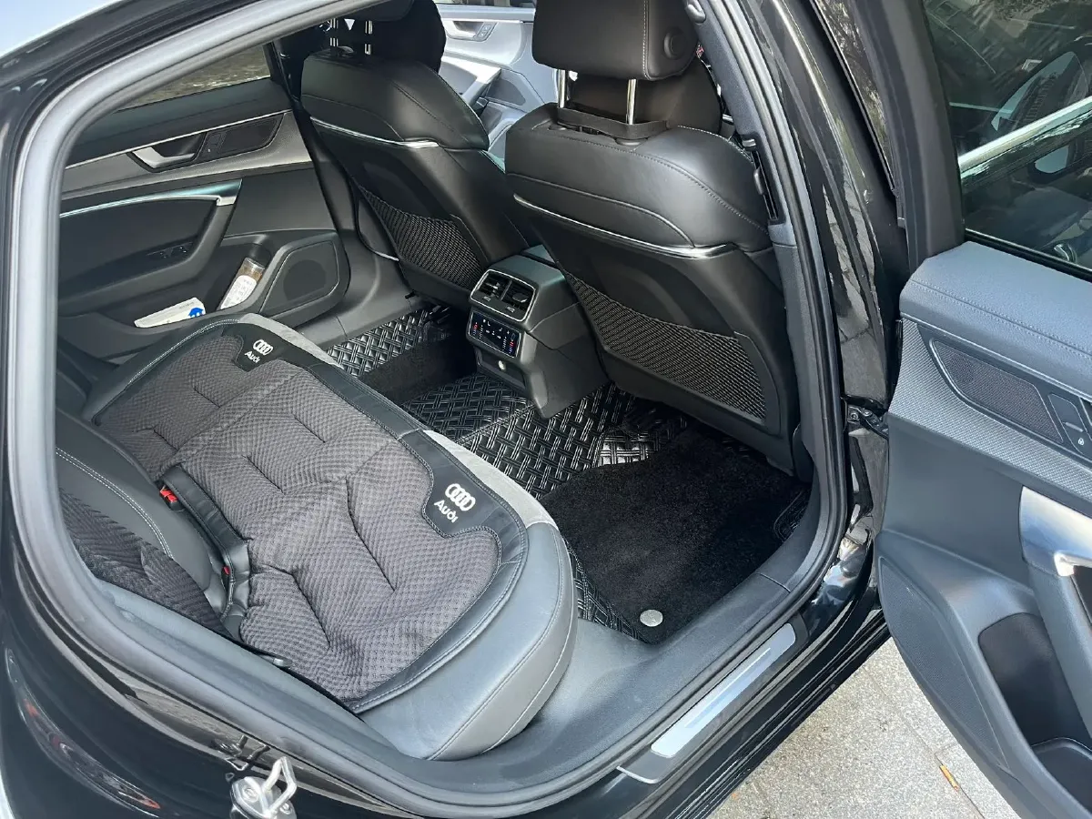 2021 Audi A6L 2.0T 224HP L4 7DCT,autocango,china used car exporter,china ev exporter,chinese used car exporter,chinese used ev exporter