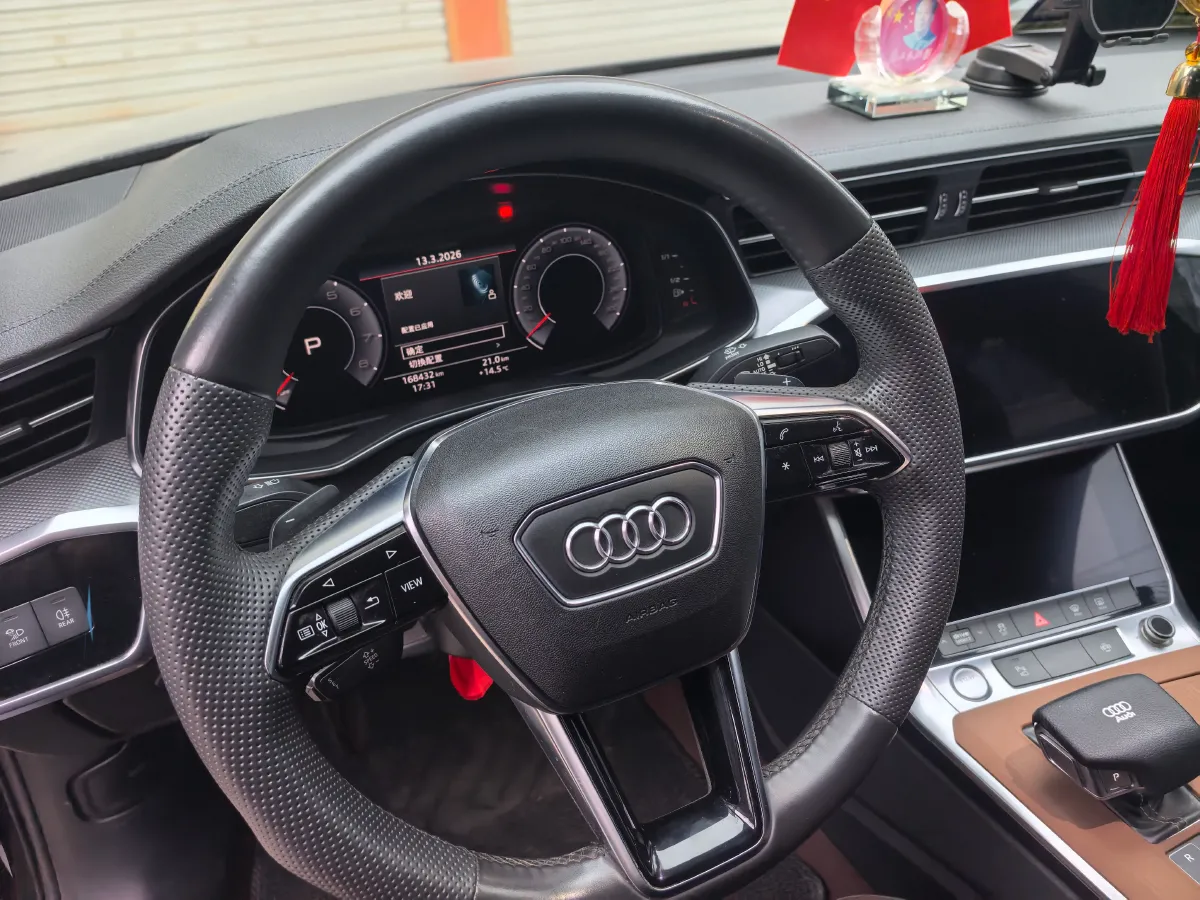 2019 Mercedes-Benz GLC Class 2.0T 245HP L4 9AT,autocango,china used car exporter,china ev exporter,chinese used car exporter,chinese used ev exporter