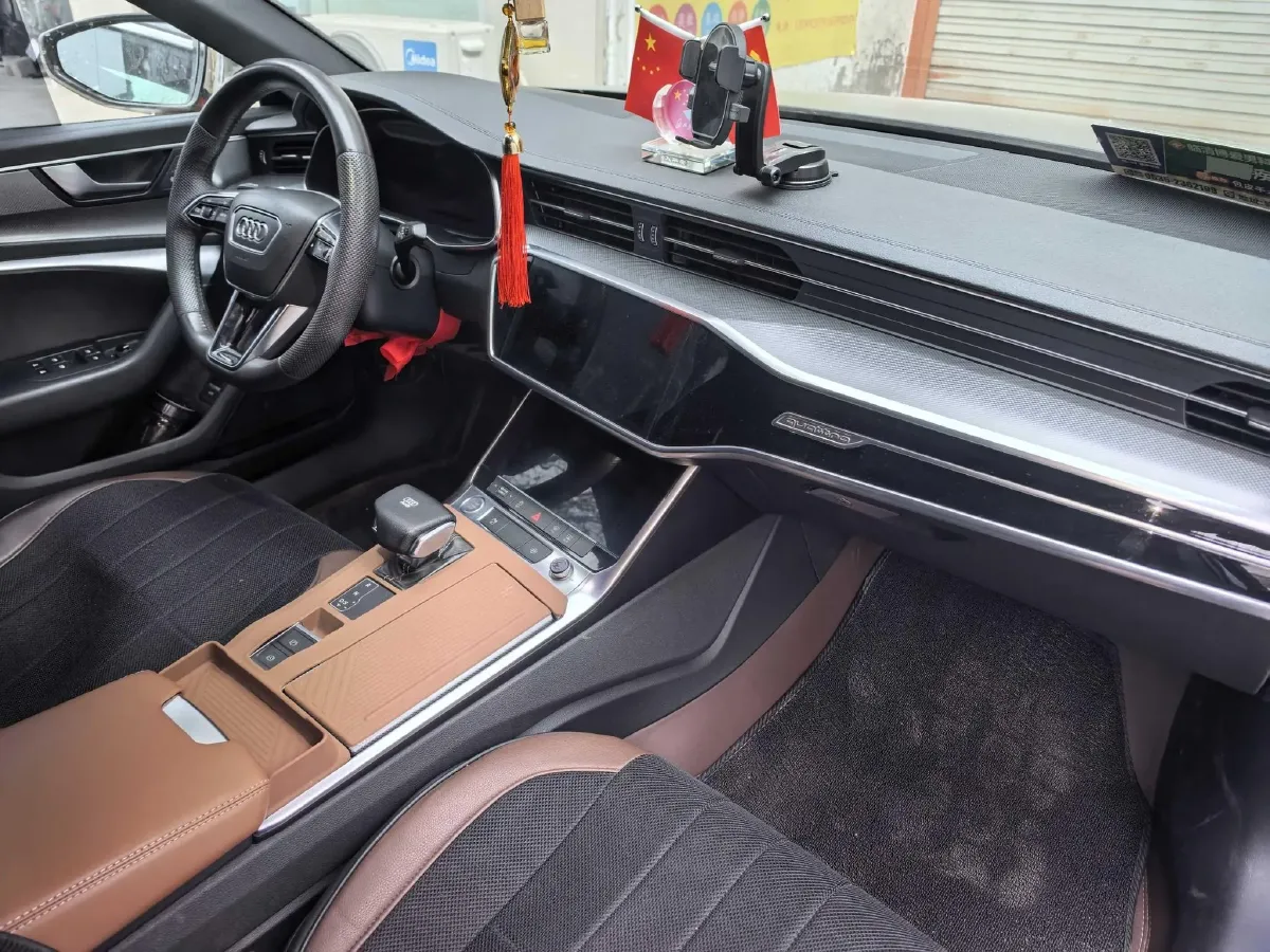 2019 Mercedes-Benz GLC Class 2.0T 245HP L4 9AT,autocango,china used car exporter,china ev exporter,chinese used car exporter,chinese used ev exporter