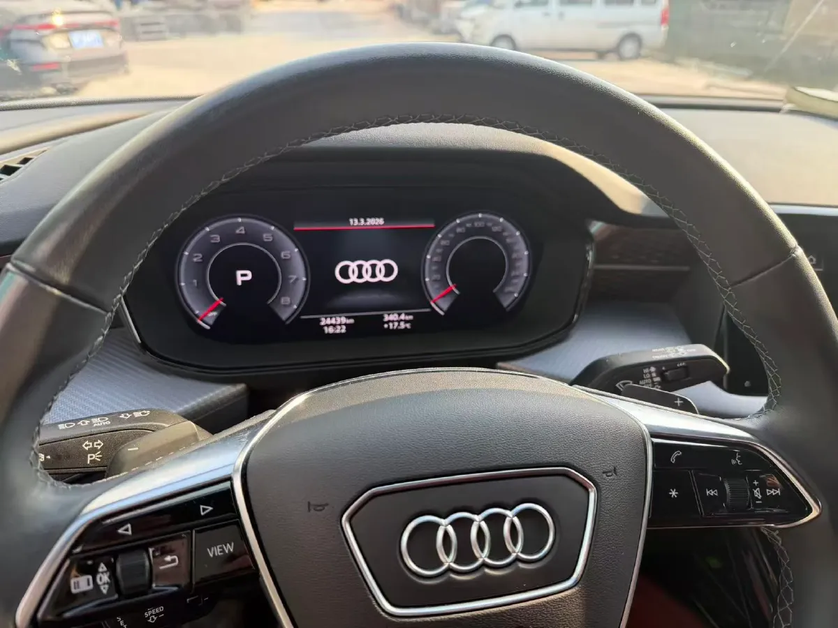 2024 Audi Q6 2.0T 265HP L4 7DCT,autocango,china used car exporter,china ev exporter,chinese used car exporter,chinese used ev exporter