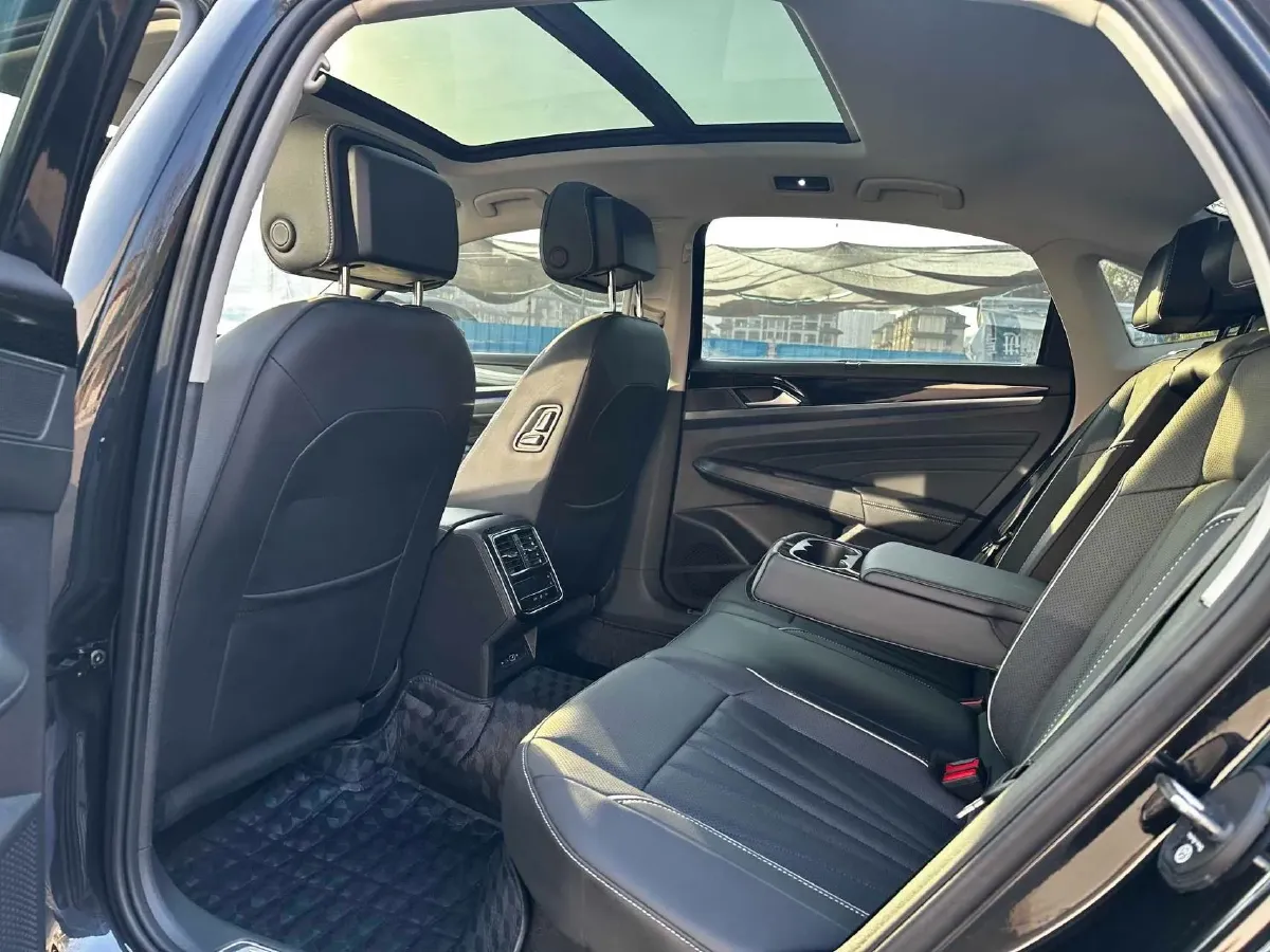 2024 Volkswagen Passat 2.0T 220HP L4 7DCT,autocango,china used car exporter,china ev exporter,chinese used car exporter,chinese used ev exporter