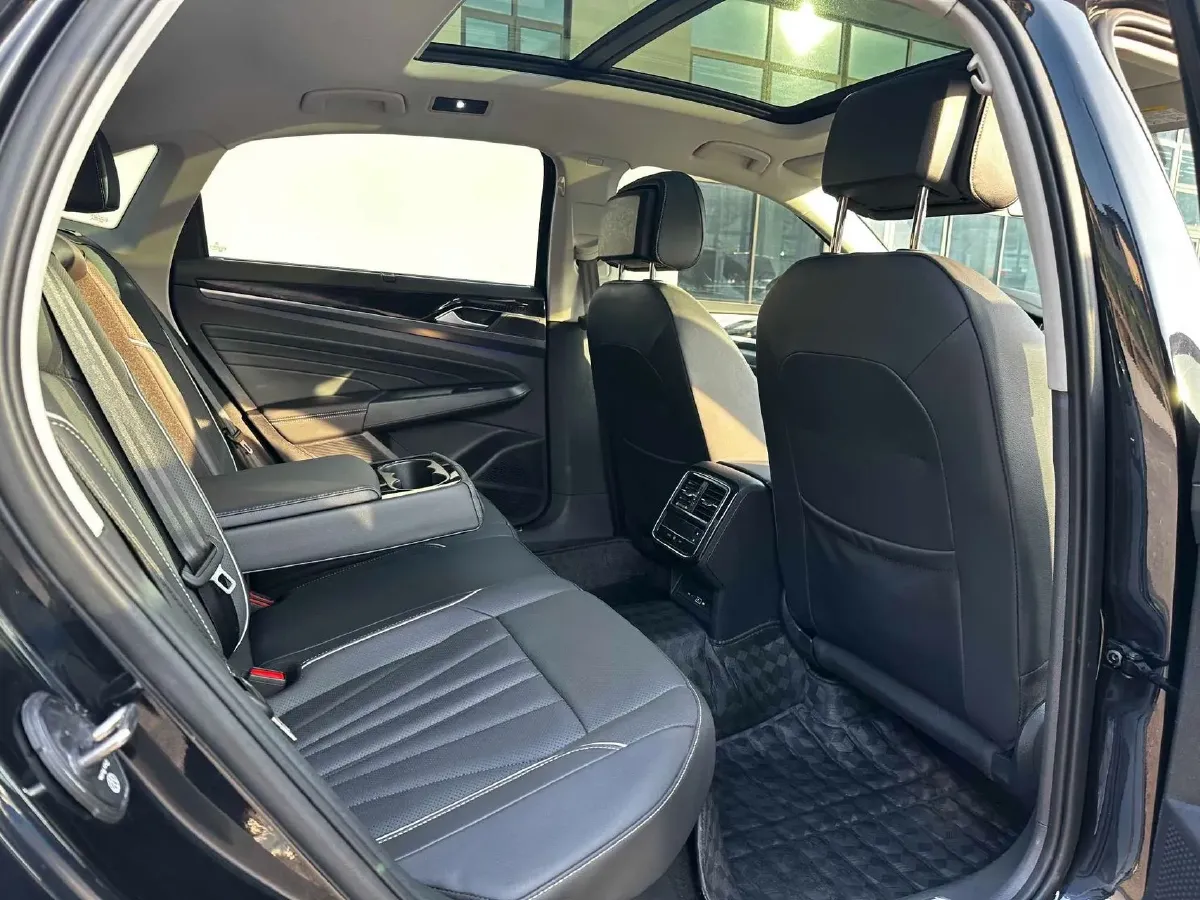 2024 Volkswagen Passat 2.0T 220HP L4 7DCT,autocango,china used car exporter,china ev exporter,chinese used car exporter,chinese used ev exporter