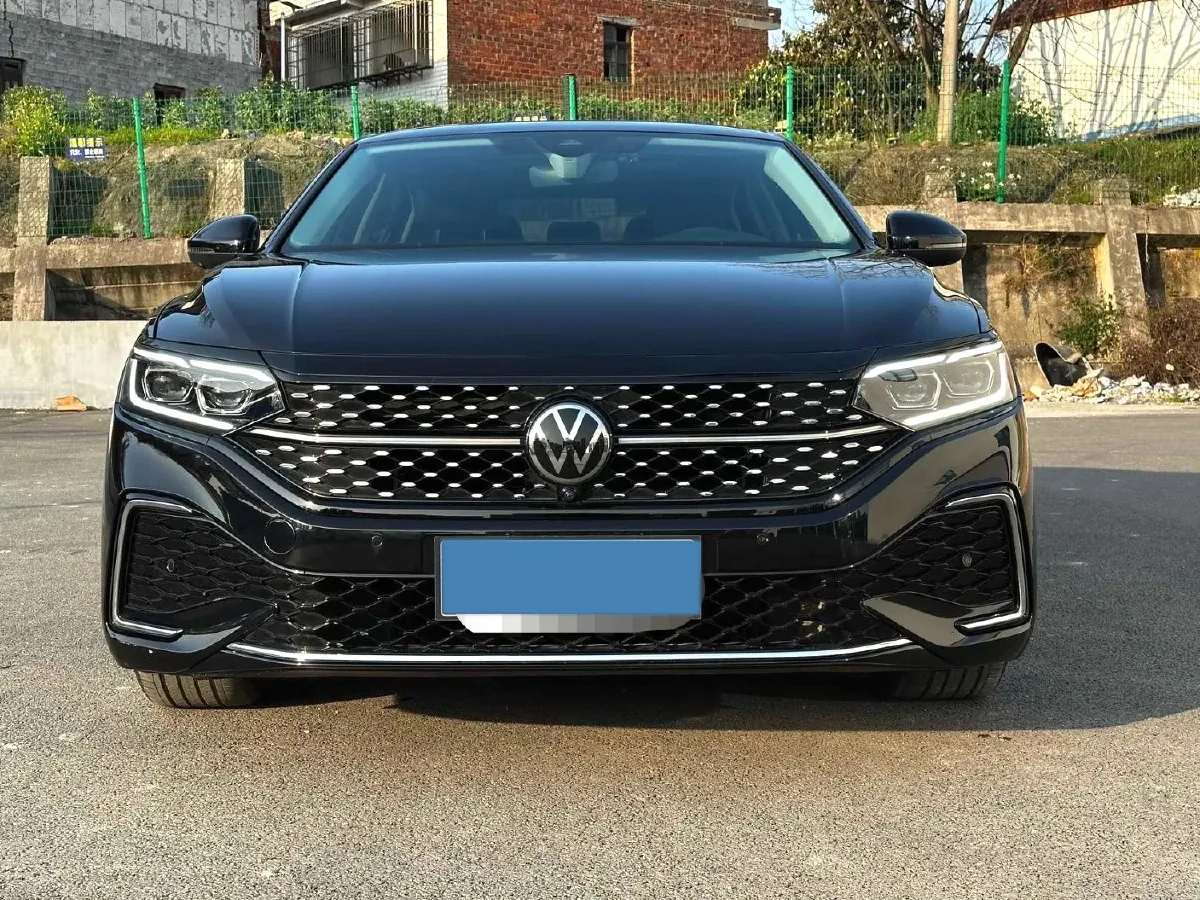 2024 Volkswagen Passat 2.0T 220HP L4 7DCT,autocango,china used car exporter,china ev exporter,chinese used car exporter,chinese used ev exporter