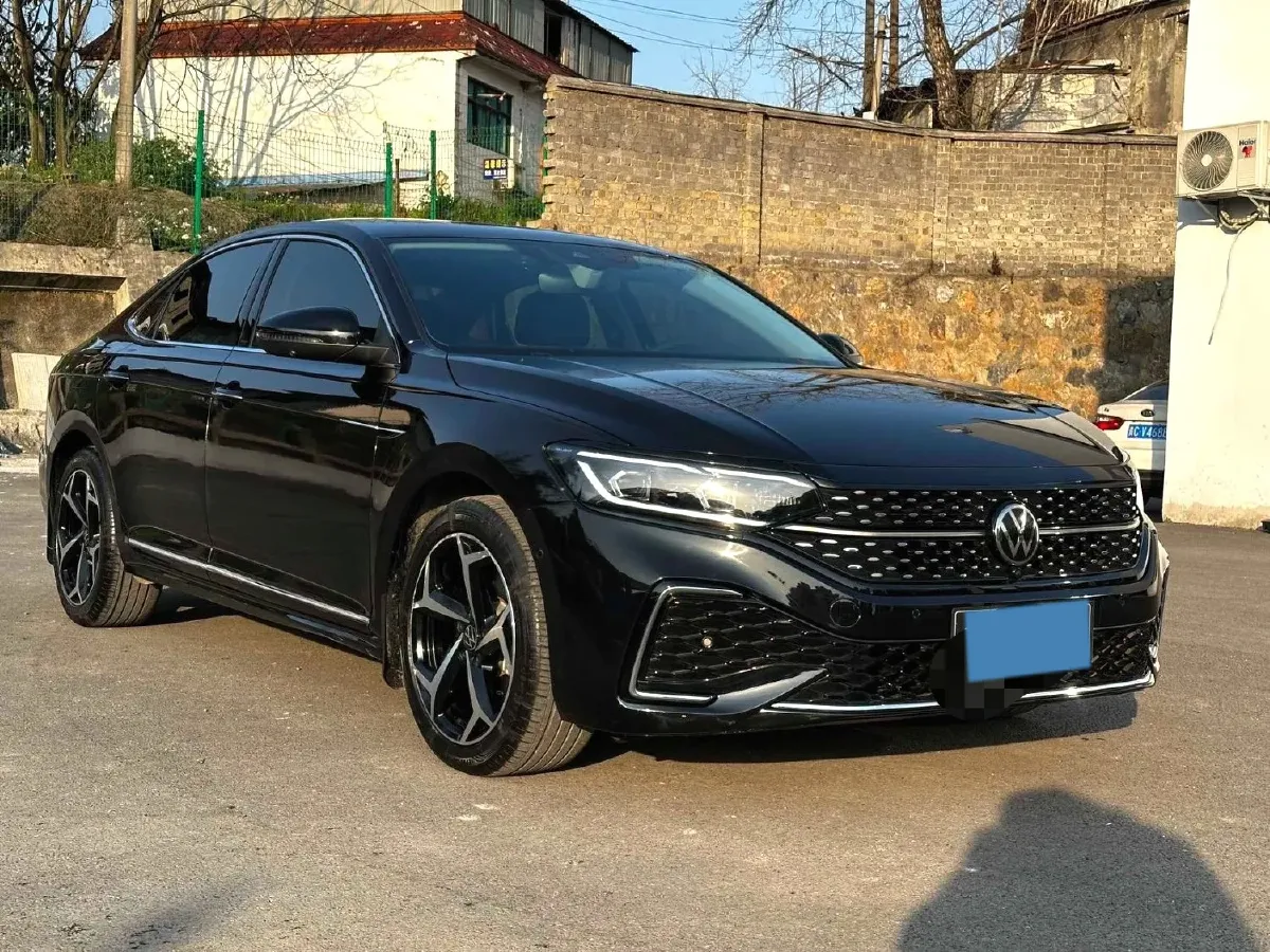 2024 Volkswagen Passat 2.0T 220HP L4 7DCT,autocango,china used car exporter,china ev exporter,chinese used car exporter,chinese used ev exporter