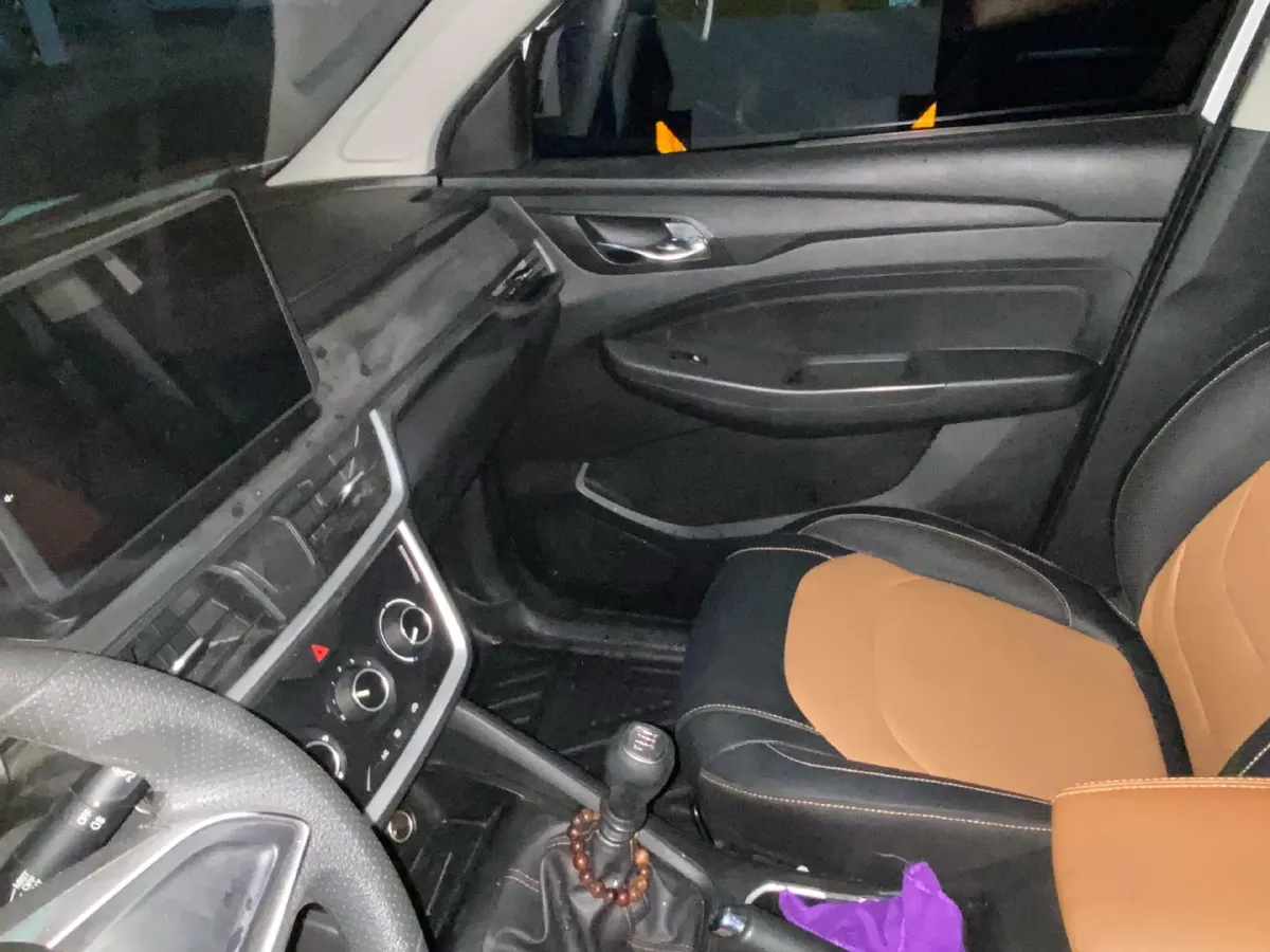 2019 WuLing HongGuang S3 1.5L 99HP L4 6MT,autocango,china used car exporter,china ev exporter,chinese used car exporter,chinese used ev exporter