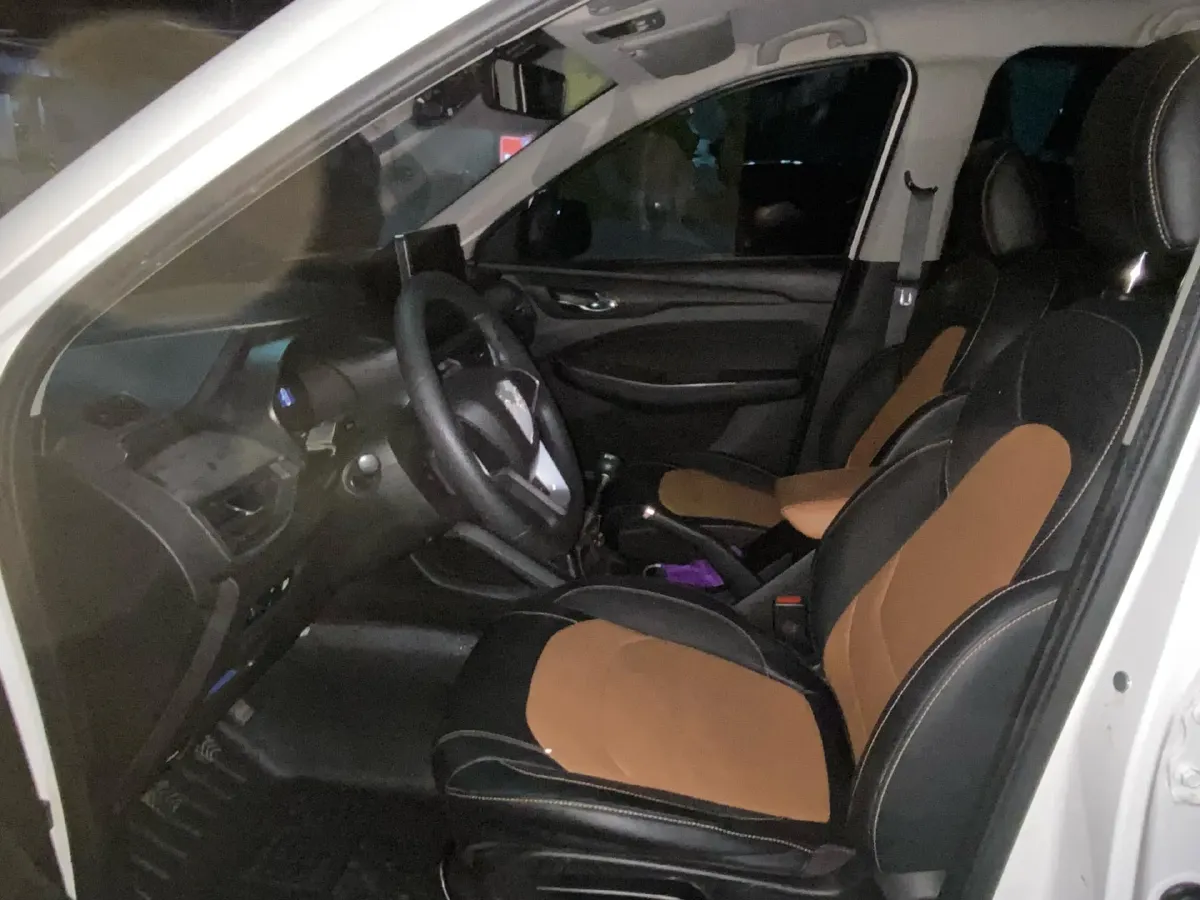 2019 WuLing HongGuang S3 1.5L 99HP L4 6MT,autocango,china used car exporter,china ev exporter,chinese used car exporter,chinese used ev exporter