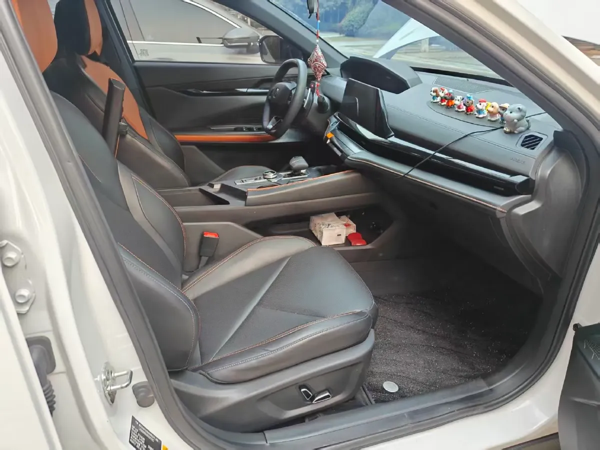 2022 ChangAn UNI-V 1.5T 188HP L4 7DCT,autocango,china used car exporter,china ev exporter,chinese used car exporter,chinese used ev exporter