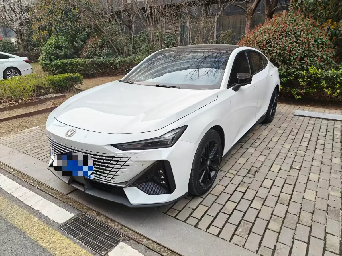 2022 ChangAn UNI-V 1.5T 188HP L4 7DCT,autocango,china used car exporter,china ev exporter,chinese used car exporter,chinese used ev exporter