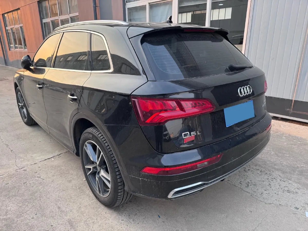 2020 Audi Q5L 2.0T 190HP L4 7DCT,autocango,china used car exporter,china ev exporter,chinese used car exporter,chinese used ev exporter