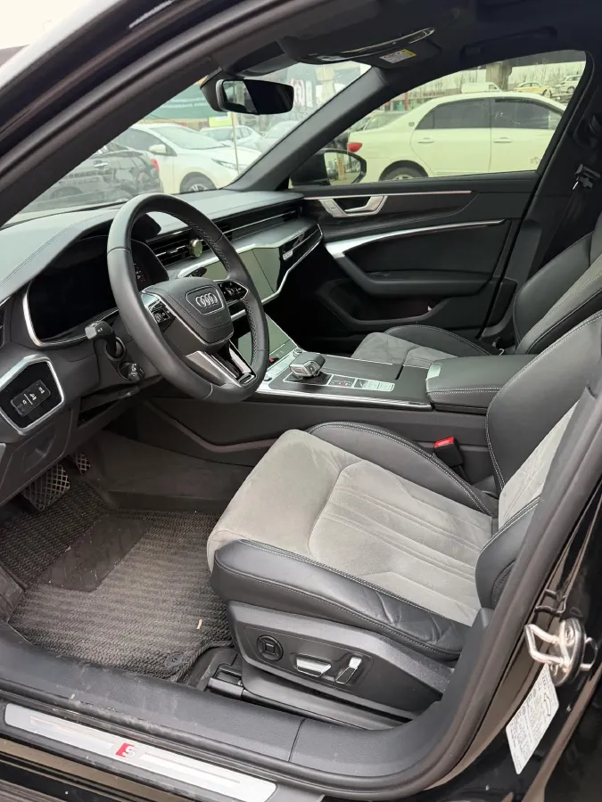 2024 Audi A6L 2.0T 245HP L4 7DCT,autocango,china used car exporter,china ev exporter,chinese used car exporter,chinese used ev exporter