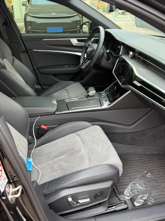 2024 Audi A6L 2.0T 245HP L4 7DCT,autocango,china used car exporter,china ev exporter,chinese used car exporter,chinese used ev exporter