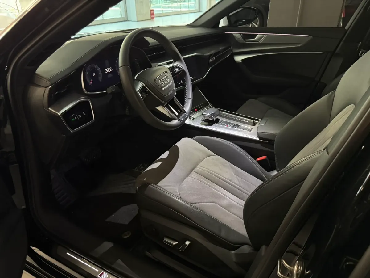 2023 Audi A6L 2.0T 190HP L4 7DCT,autocango,china used car exporter,china ev exporter,chinese used car exporter,chinese used ev exporter