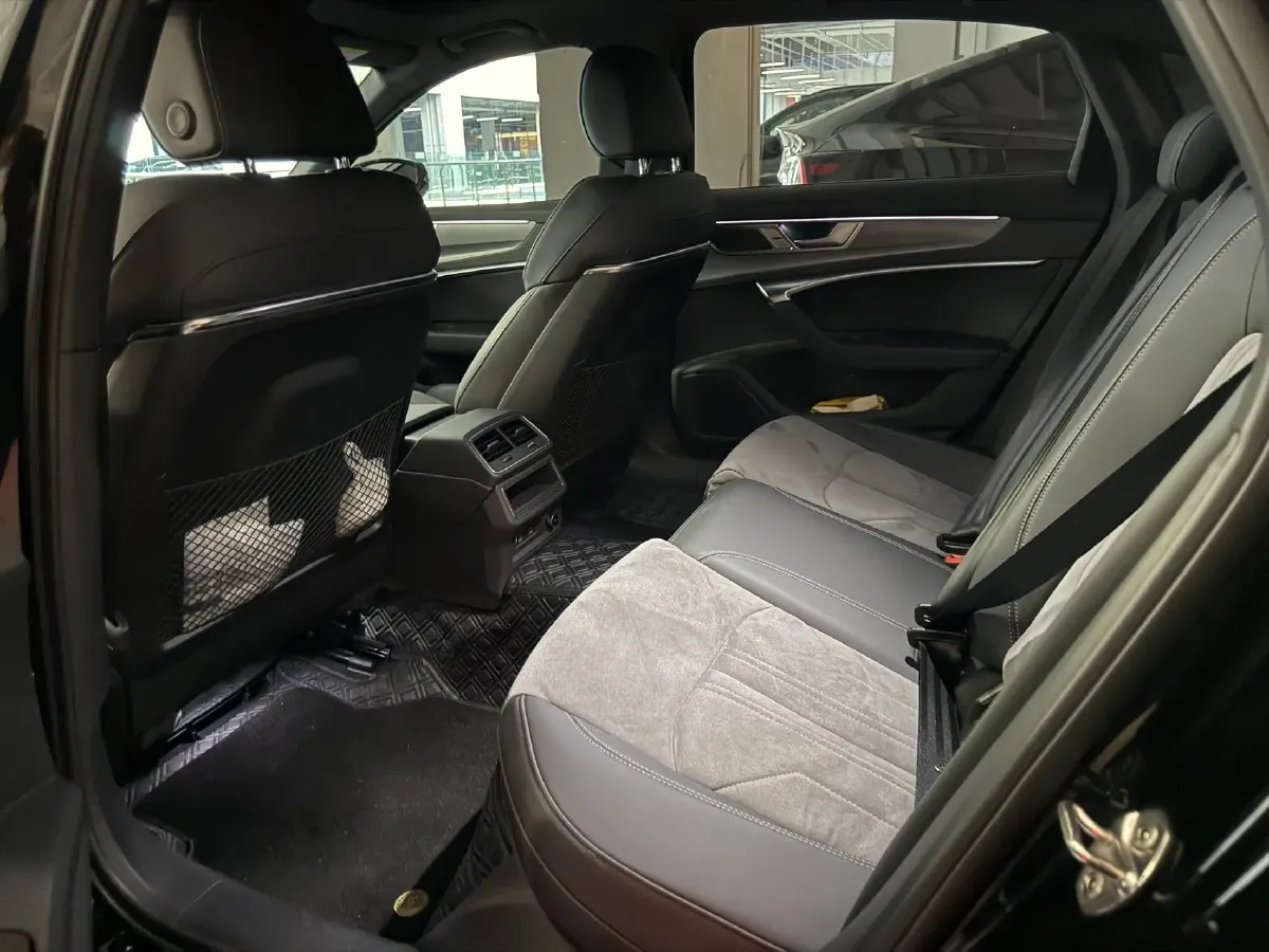 2023 Audi A6L 2.0T 190HP L4 7DCT,autocango,china used car exporter,china ev exporter,chinese used car exporter,chinese used ev exporter