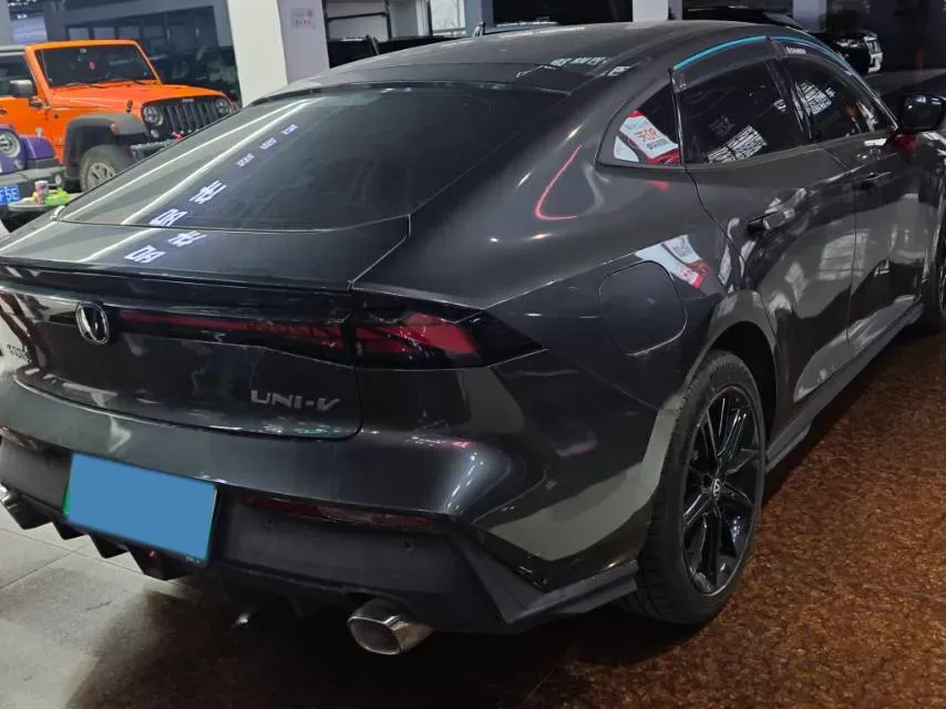 2023 ChangAn UNI-V iDD 1.5T 170HP L4 6TCT PHEV 18.4KWH,autocango,china used car exporter,china ev exporter,chinese used car exporter,chinese used ev exporter