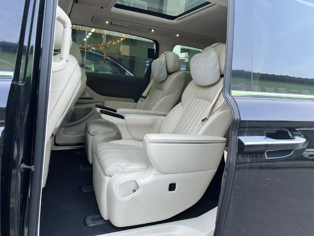 2025 Voyah Dream 1.5T 150HP L4 PHEV 41.7KWH,autocango,china used car exporter,china ev exporter,chinese used car exporter,chinese used ev exporter